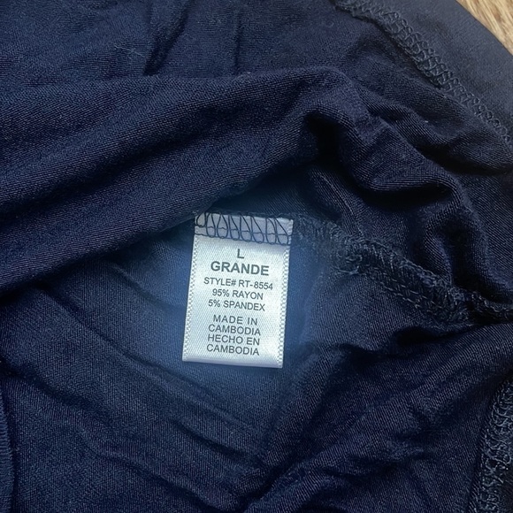 Zenana Outfitters Navy Blue Short Sleeve Scoop Neck Tee Size Large - Picture 5 of 5